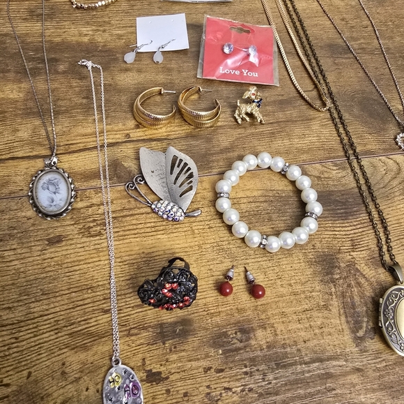 Jewerly Lot Of 15, Necklaces, Pendants, Earrings, Bracelets. Nothing Broken - Picture 3 of 6
